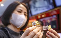 Dậy từ tờ mờ sáng 'săn' tượng ngựa bằng vàng trong ngày vía Thần tài