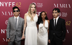 Con trai Angelina Jolie bỏ theo họ của Brad Pitt