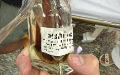 Nuốt dầu thơm: Chỉ vài phút có thể dẫn đến ngộ độc, suy hô hấp