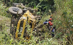 Xe tải lao xuống vực khi đổ đèo Bảo Lộc, tài xế tử vong