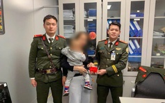 Trao trả nhiều trang sức bằng vàng cho nữ hành khách thất lạc trên máy bay