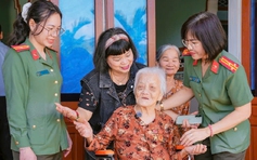 Gần 21.000 phần quà tết được Công an tỉnh Gia Lai trao cho người nghèo