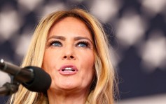 Phim về vợ ông Trump gây tranh cãi