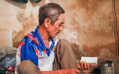 'Xóm vé số xứ Nẫu' ở TP.HCM: Tằn tiện cả năm, tết không đủ tiền về quê