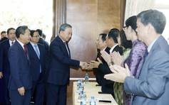 Tổng Bí thư Tô Lâm gặp gỡ cộng đồng người Việt Nam tại Lào