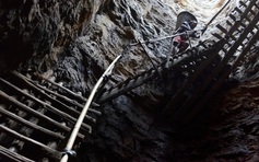 'Mỏ hang chuột' ở Ấn Độ nổ tung, ít nhất 18 người chết