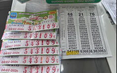 Ủng hộ người bán dạo, một shipper trúng 12 tỉ đồng xổ số miền Nam