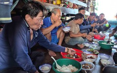 Về nhà cho kịp tết: Đi biển những ngày cuối năm