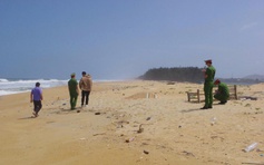 Phát hiện 2 thi thể nam giới trôi dạt vào bờ biển Quảng Ngãi