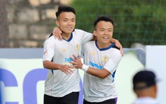 Đương kim vô địch thị uy sức mạnh bằng 'mưa' bàn thắng