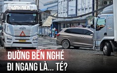 Đường Bến Nghé xuống cấp nặng, xe máy chật vật tránh 'hố tử thần'