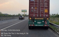 Dừng, đỗ trái quy định trên cao tốc Trung Lương - Mỹ Thuận - Cần Thơ, nhiều xe bị phạt nặng