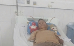 Cụ ông cụt 2 tay kẹp rắn hổ mang đem về nhà, con trai kể lại khoảnh khắc khó tin