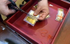 'Sóng thần' trên thị trường vàng bạc