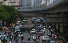 Hà Nội: Xuất hiện 'lô cốt' dự án chống ngập, đường Nguyễn Trãi tắc càng thêm tắc