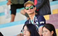 Xem giải sinh viên, diễn viên Huy Khánh bồi hồi nhớ thời 'đi chân trần, đá bóng nhựa'