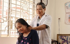 Phòng khám miễn phí trong chùa: Người ở lại mấy chục năm không lương vì điều gì?