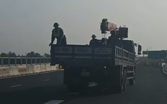 Xử phạt tài xế lùi xe trên cao tốc Cần Thơ - Hậu Giang