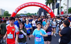 Hàng ngàn người trẻ dậy sớm tham gia chạy bộ