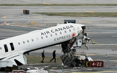 Tiếp viên Air Canada văng xa 100 m vẫn sống sót khi máy bay đụng xe cứu hỏa