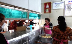 Chuyện tử tế: Miệt mài lo cái ăn cho bệnh nhân nghèo