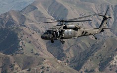 Trực thăng quân sự Mỹ cắt ngang đường bay của máy bay chở khách ở California