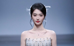 Tôn Tuyết Ninh tỏa sáng trong thiết kế Việt tại Shanghai Fashion Week