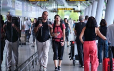 Hàng không và du lịch làm gì để vượt bão giá xăng dầu?