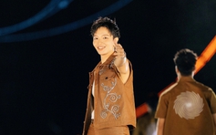 Bốn cặp đôi cầu hôn trong concert có gần 10.000 khán giả của Hoàng Dũng