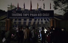 Xem xét xử phạt trường THPT để phụ huynh xếp hàng xuyên đêm ghi danh lớp 10