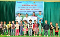 Báo Thanh Niên mang yêu thương đến Mường Phăng trong hành trình về nguồn