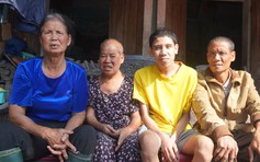 Cụ bà nuôi 3 người thân bị tâm thần