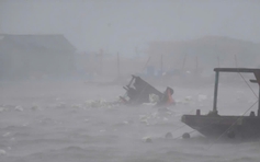 Giông lốc lật bè ở Cô Tô, hai mẹ con tử vong