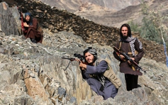 Pakistan và Afghanistan đấu súng dữ dội ở biên giới, hơn 115.000 người sơ tán