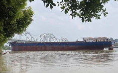 Sà lan va chạm cầu Ghềnh, lực lượng chức năng xuyên trưa kiểm tra thiệt hại