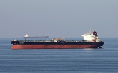 Giá dầu tăng vì xung đột Iran, Mỹ nới lỏng cấm vận dầu mỏ Nga