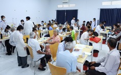Trường đại học Cửu Long tổ chức khám bệnh giúp người dân