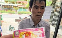 Người bán vé số dạo ở Tây Ninh bị lừa vé số giả đổi tiền