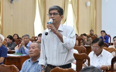 Giá xăng dầu, việc làm cho người miền núi… làm ‘nóng’ hội trường tiếp xúc cử tri