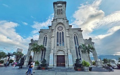 Nhà thờ Chánh tòa Nha Trang - Ngọn tháp đá vươn giữa trời biển