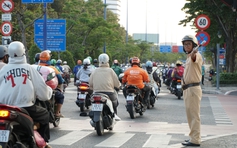 CSGT TP.HCM tăng cường điều tiết đường Mai Chí Thọ, 'hạ nhiệt' ùn ứ giờ cao điểm