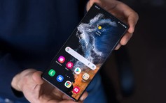Người dùng Galaxy S22 Ultra 'tá hỏa' vì lỗi khóa máy khó hiểu