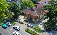 Cận cảnh biệt thự Pháp trên khu 'đất vàng' ven sông Hương trước khi bị tháo dỡ