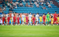 HAGL hạ gục Nam Định, thủ môn Trung Kiên vui sướng khôn xiết: Vẫn lo sợ rớt hạng
