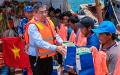 TP.HCM: 2,25 tỉ đồng chăm lo quân và dân đặc khu Côn Đảo