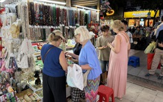 Vượt 'cú sốc' xăng dầu, du lịch lập kỷ lục