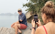 Khách ngoại đổ về vịnh Hạ Long vượt xa khách Việt