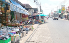 Buôn bán tràn ra lề, lòng đường