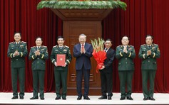 Công bố các quyết định của Bộ Chính trị về công tác cán bộ