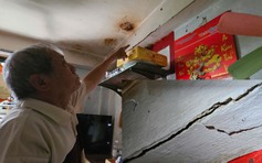 Nhà tập thể hơn 50 năm xuống cấp: Cư dân lo lắng vì tầng trên cải tạo, xây thêm